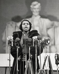Marian Anderson Concert at the Lincoln Memorial Marian Anderson sings at the Lincoln Memorial on April 9, 1939.